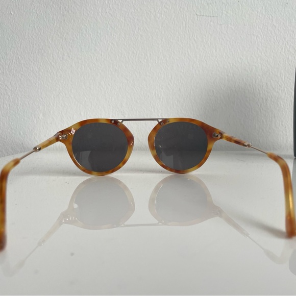 Illesteva Puglia Sunglasses - Picture 6 of 8